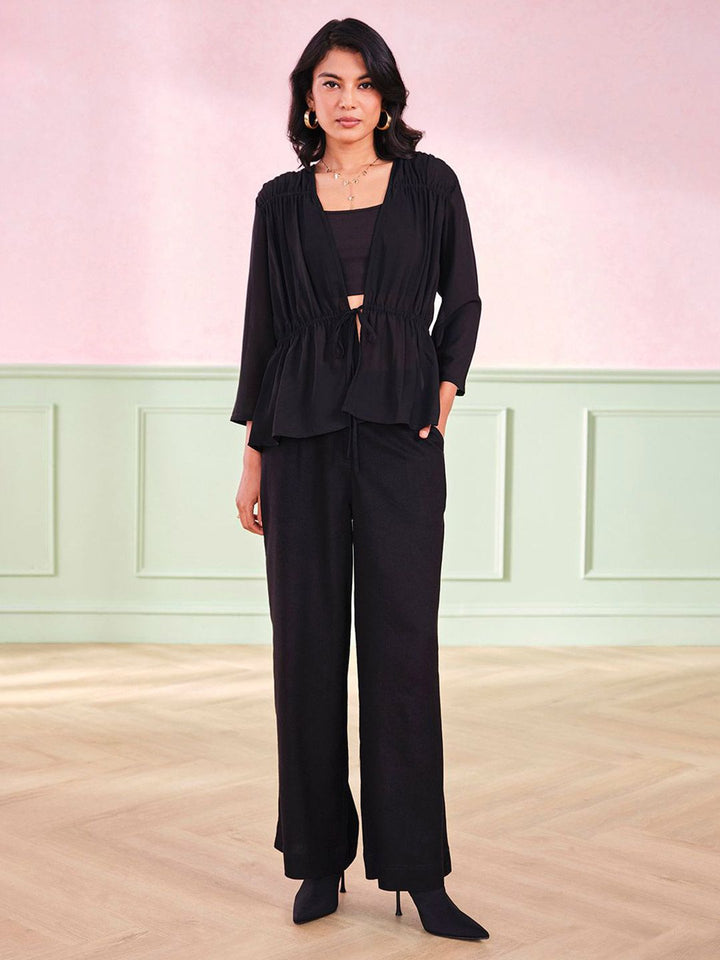 Dan V-Neck mengikat tali leher