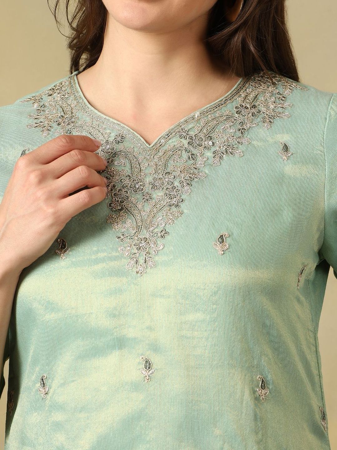 Mamicha Women Ethnic Motifs Embroidered Regular Thread Work Kurta with Trousers