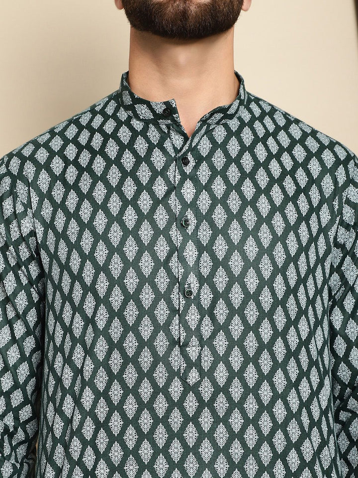 Kurta Kolar Jalur Bercetak Motif Etnik Anouk dengan Churidar