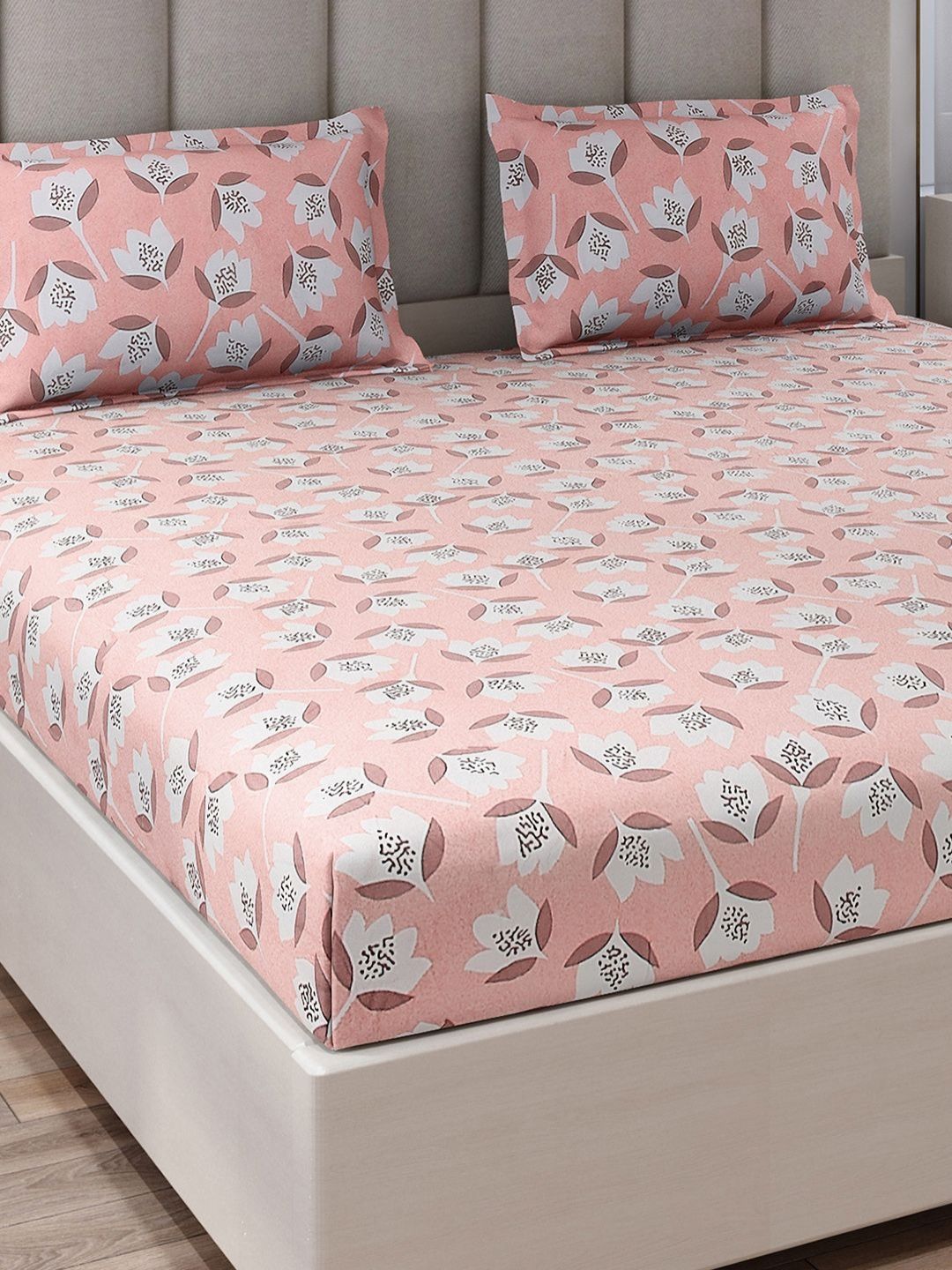 Monte Carlo Peach-Coloured & White Floral Printed 130 TC King Bedsheet Set- 2.75m x 2.75m