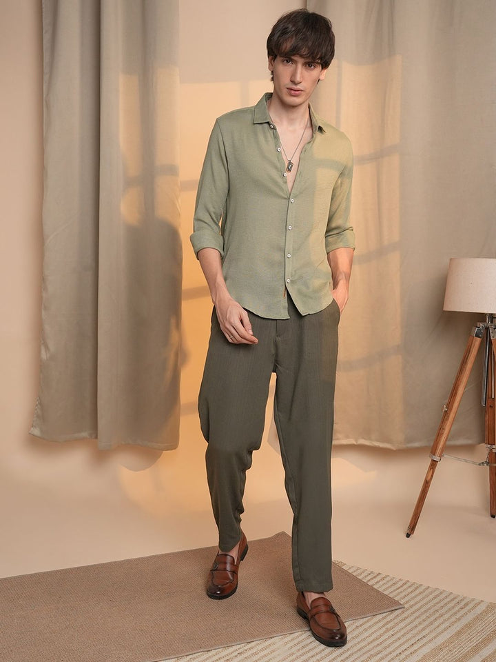 Campus Sutra Men Comfort Textured Opaque Casual Shirt
