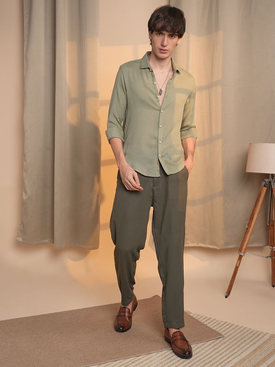 Campus Sutra Men Comfort Textured Opaque Casual Shirt