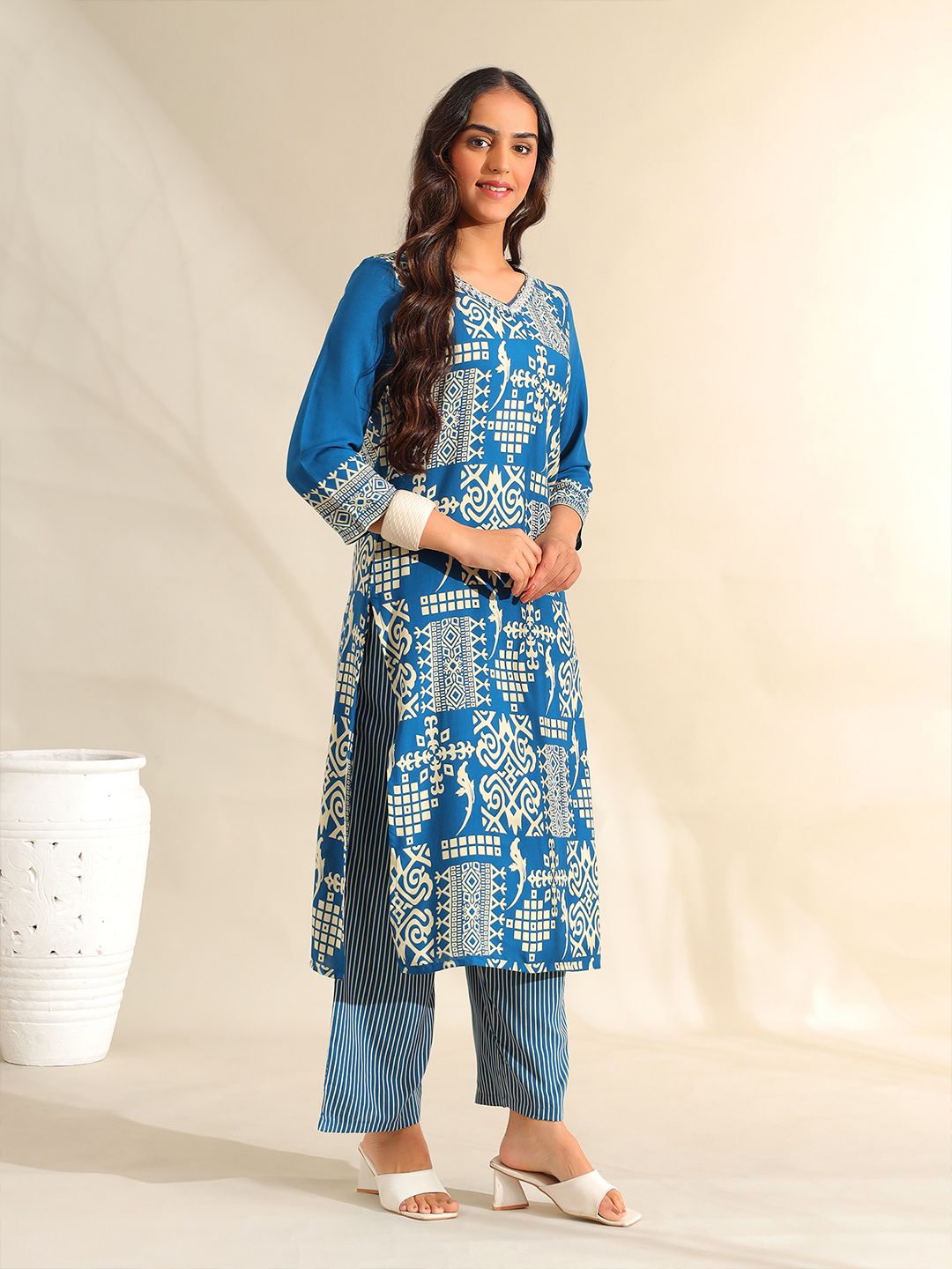 Mamicha Women Ethnic Motifs Printed Regular Thread Work Pure Cotton Kurta with Palazzos