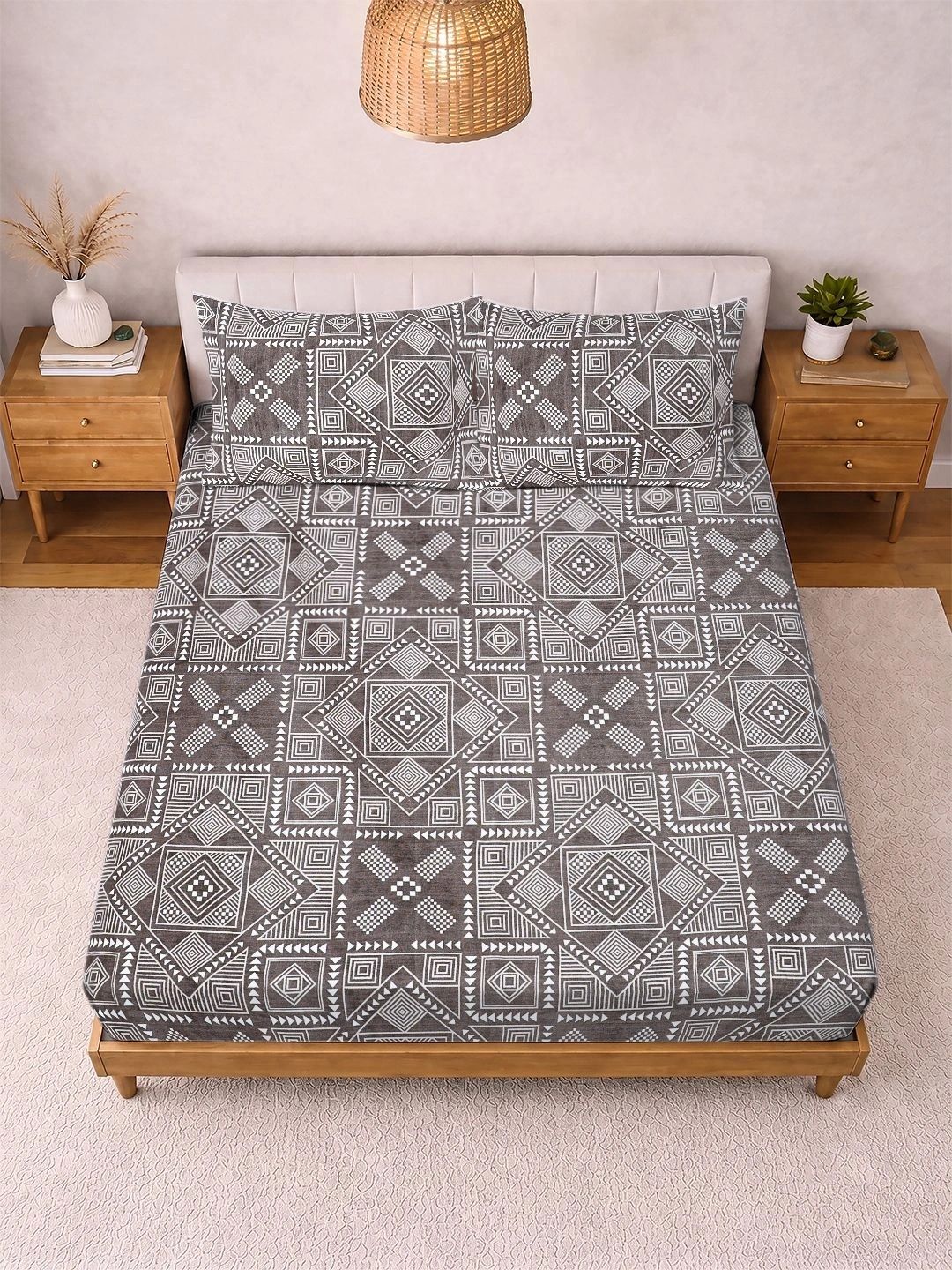 KLOTTHE Brown Geometric 300 TC King Bedsheet with 2 Pillow Covers