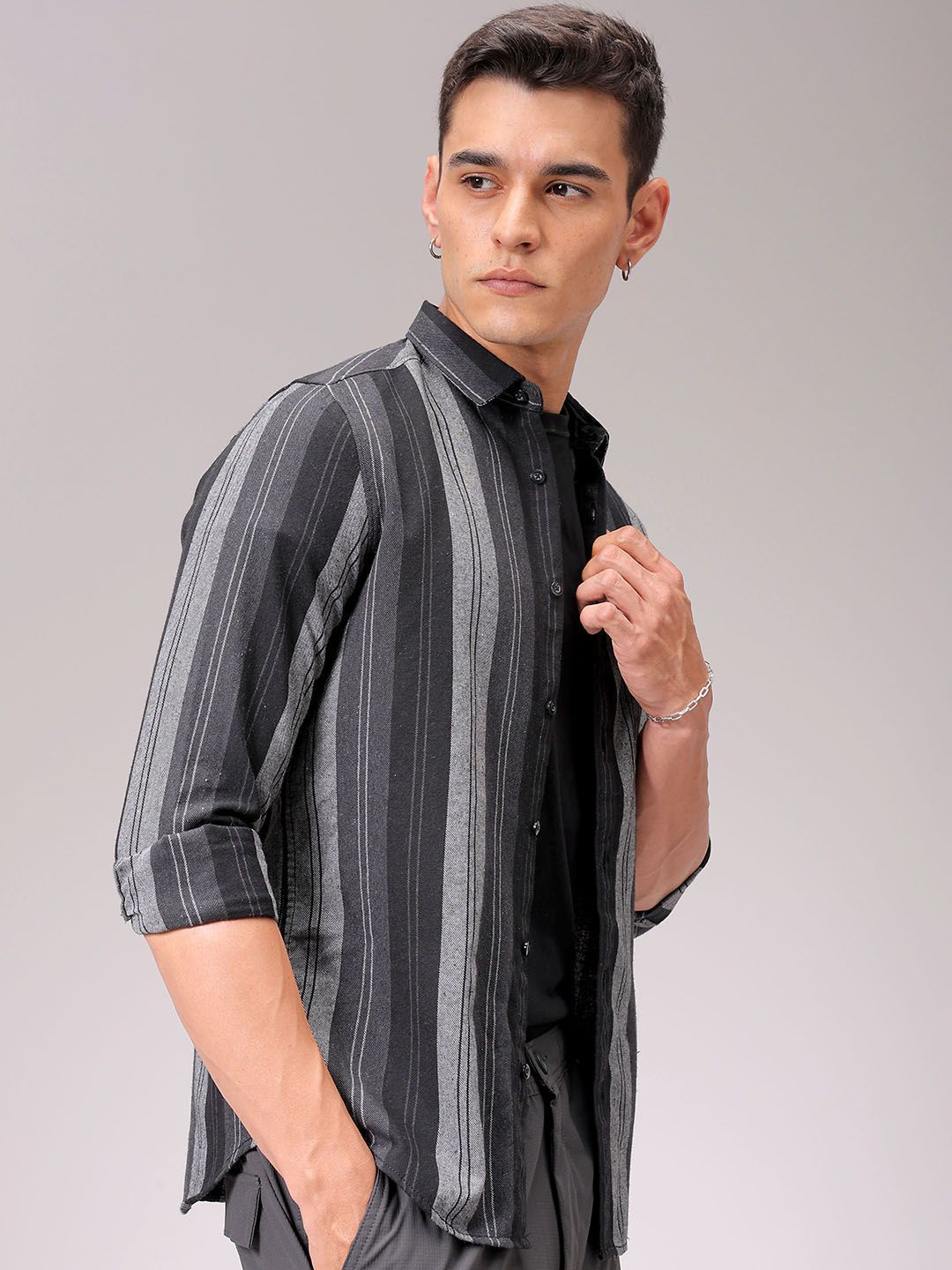 The Indian Garage Co Men Cutaway Collar Vertical Striped Cotton Slim Fit Casual Shirt
