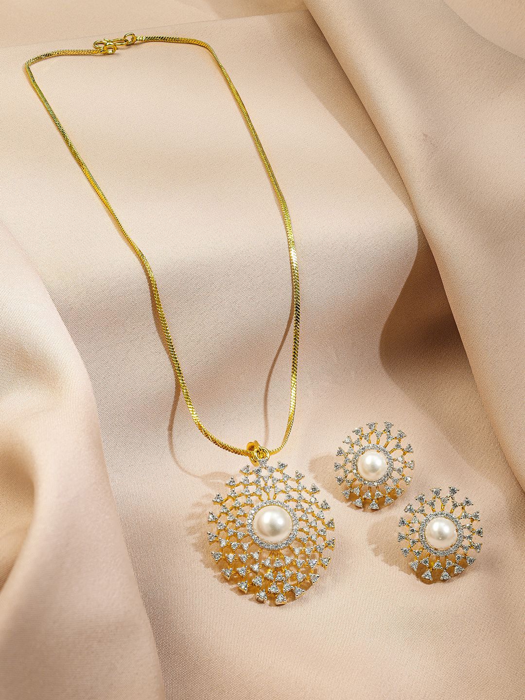 Rubans 18k Pearl & Putih Kalung Kalung Zirkonia Berpaling Emas
