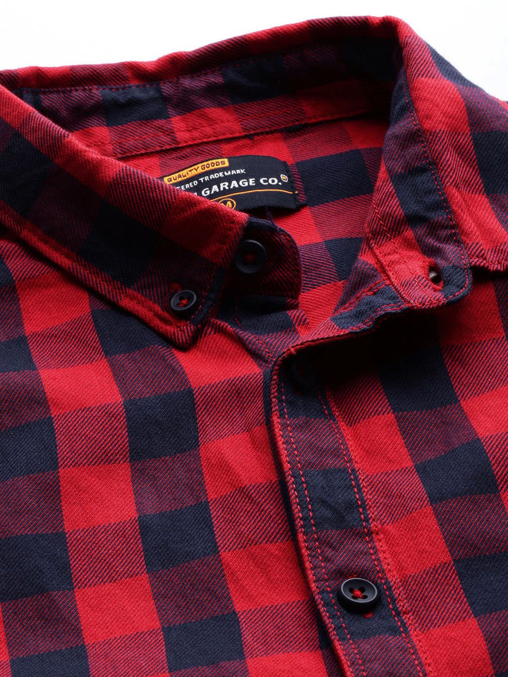 Lelaki Garage CO India Red & Blue Fit Reguler diperiksa baju kasual