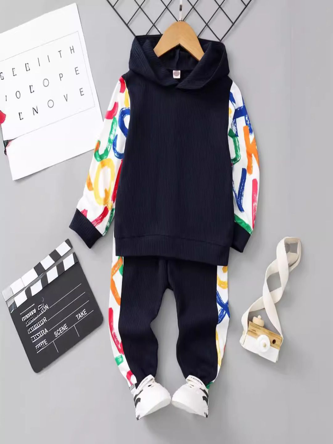 YK Girls Colourblocked Sweatshirt & Joggers Clothing Set