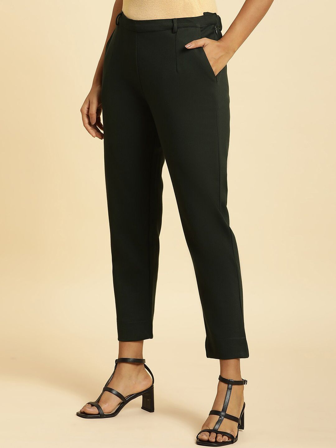 W Women Plain Slim Fit Cropped Regular Trousers