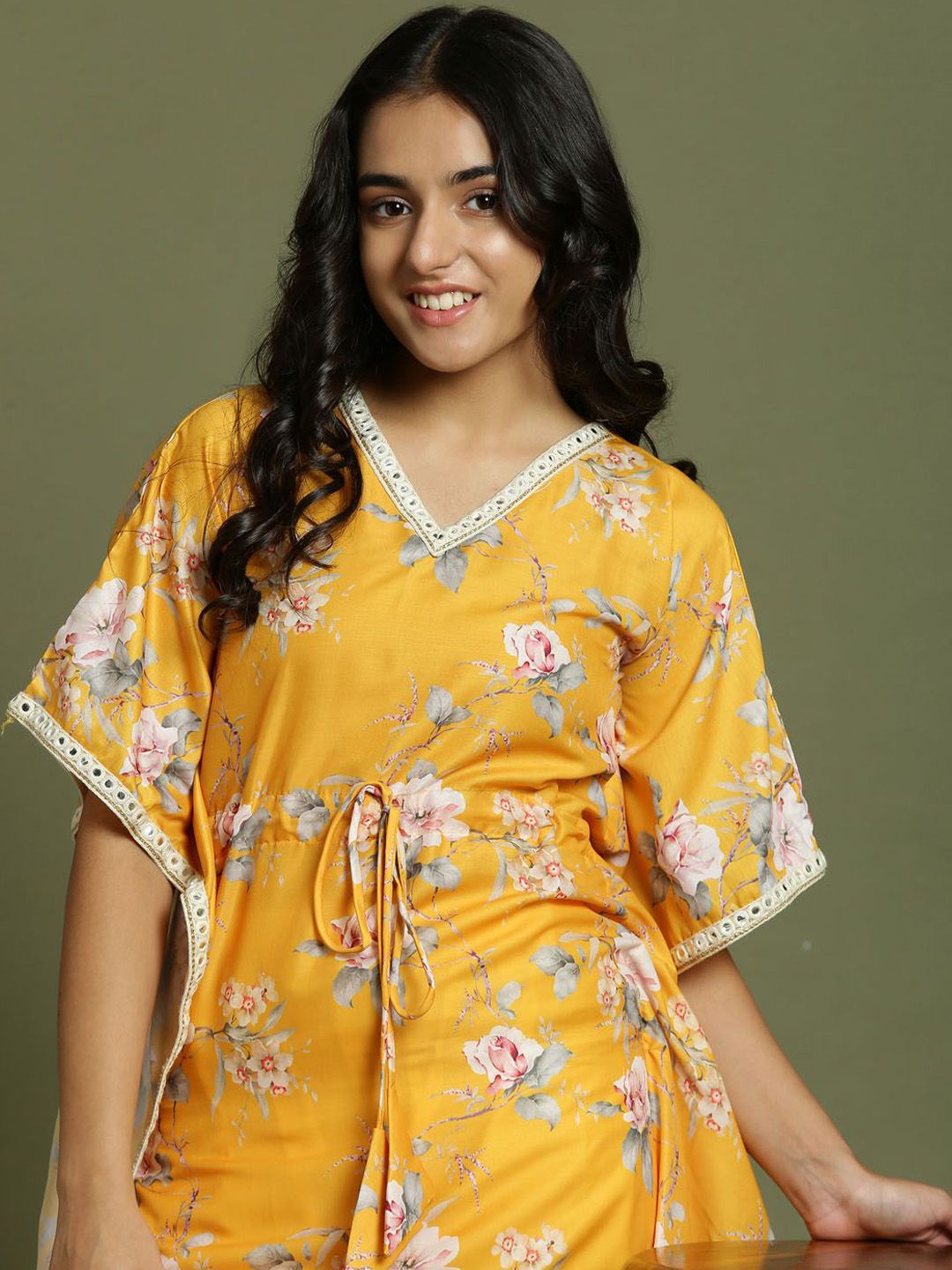 VASTRAMAY Girls Floral Printed Regular Mirror Work Kurta with Trousers