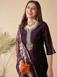 Anouk Violet Ethnic Motifs bersulam kurta lurus dengan seluar & dupatta