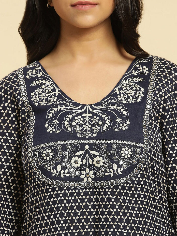 W Geometric Printed Yoke Design V neck Straight Kurta