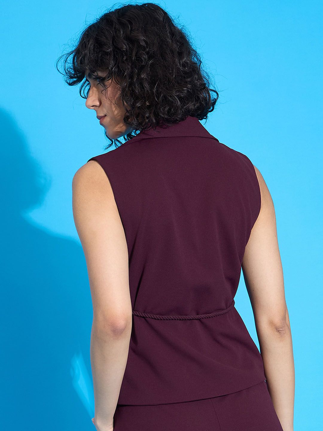 SASSAFRAS worklyf Sleeveless Front Tie-Up Blazer Top