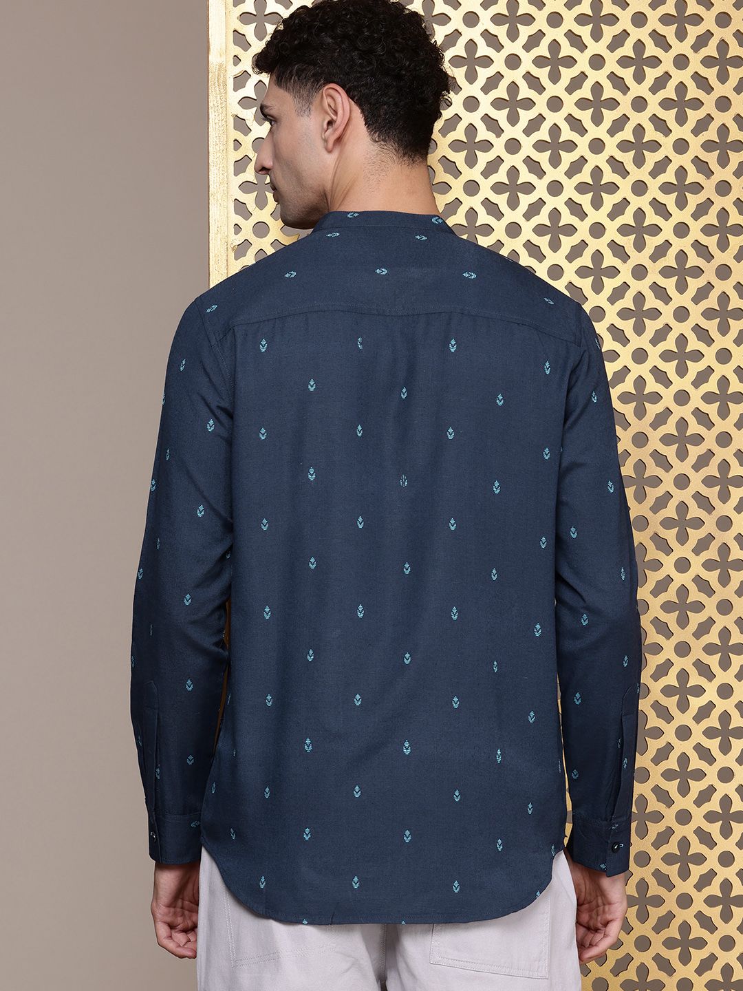 House of Pataudi Men Embroidered Mandarin Collar Thread Work Kurta