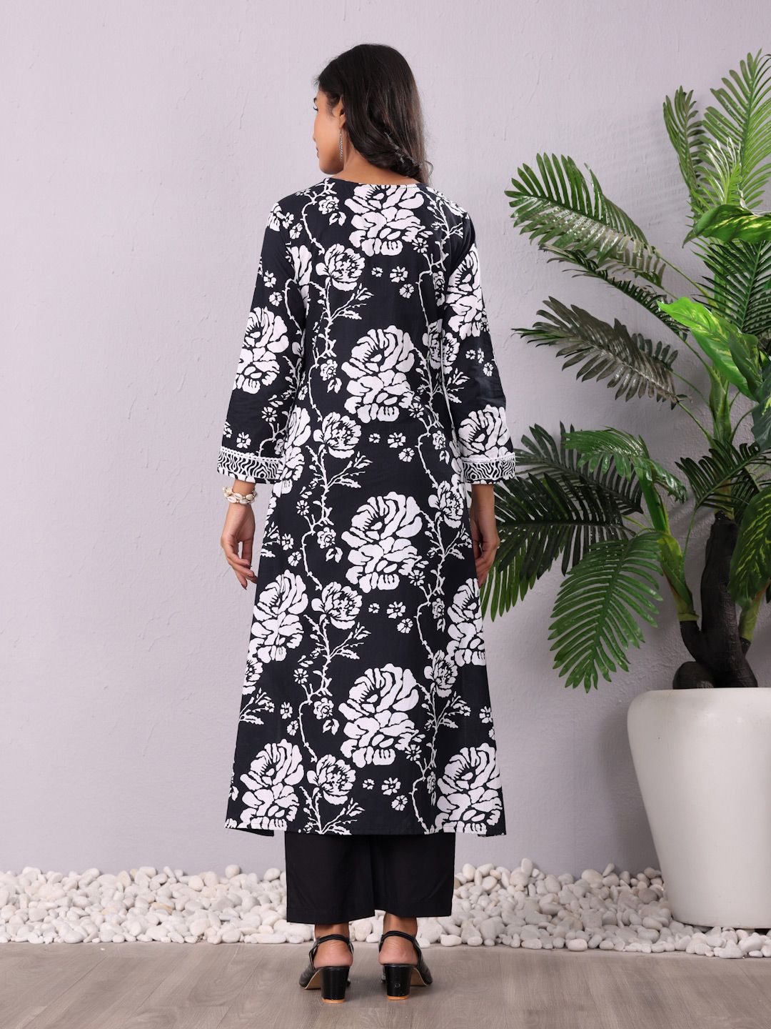 Varanga Floral Printed V-Neck Panelled Pure Cotton A-Line Kurta With Trouser