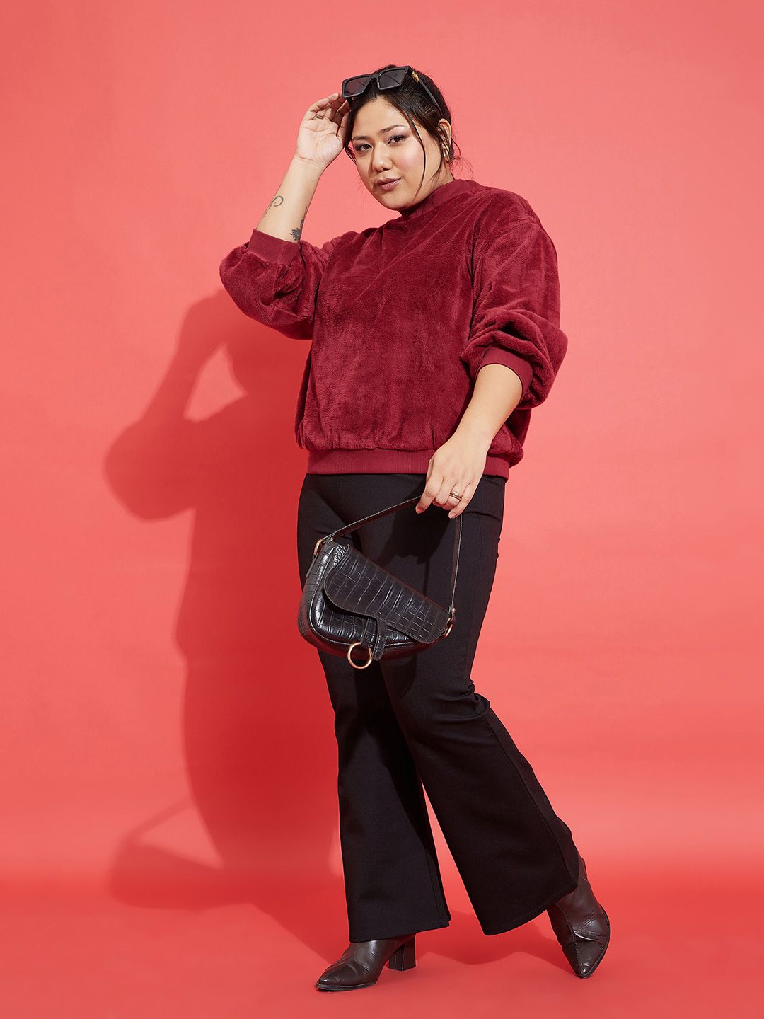 SASSAFRAS Curve Plus Size Round Neck Sweatshirt