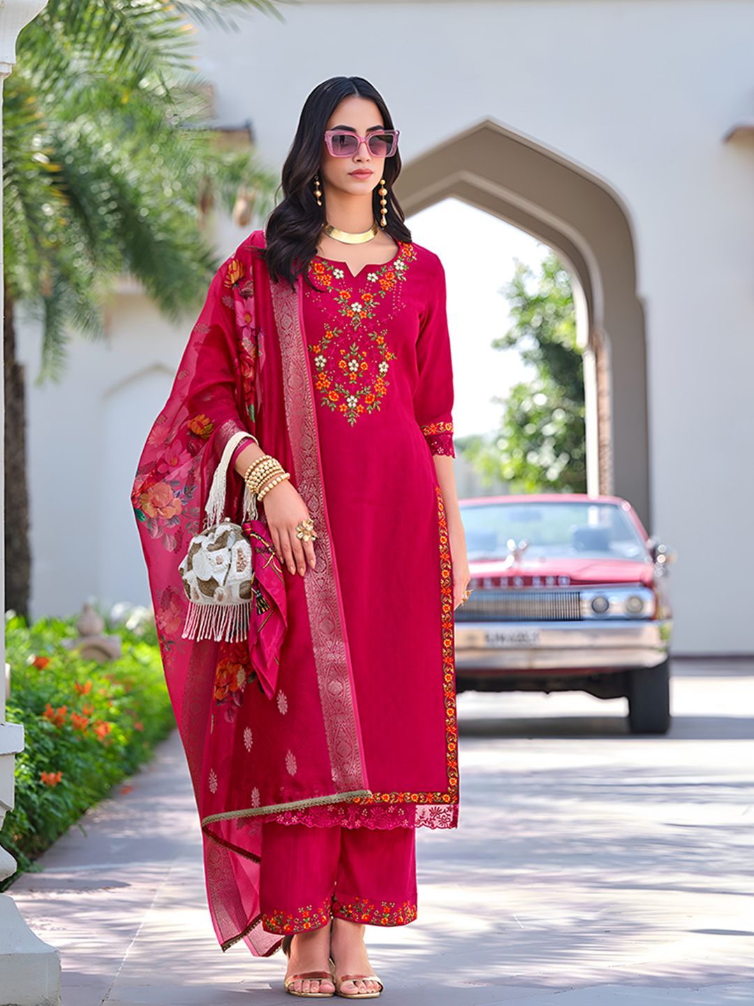Varanga Women Floral Embroidered Regular Thread Work Kurta with Trousers & With Dupatta