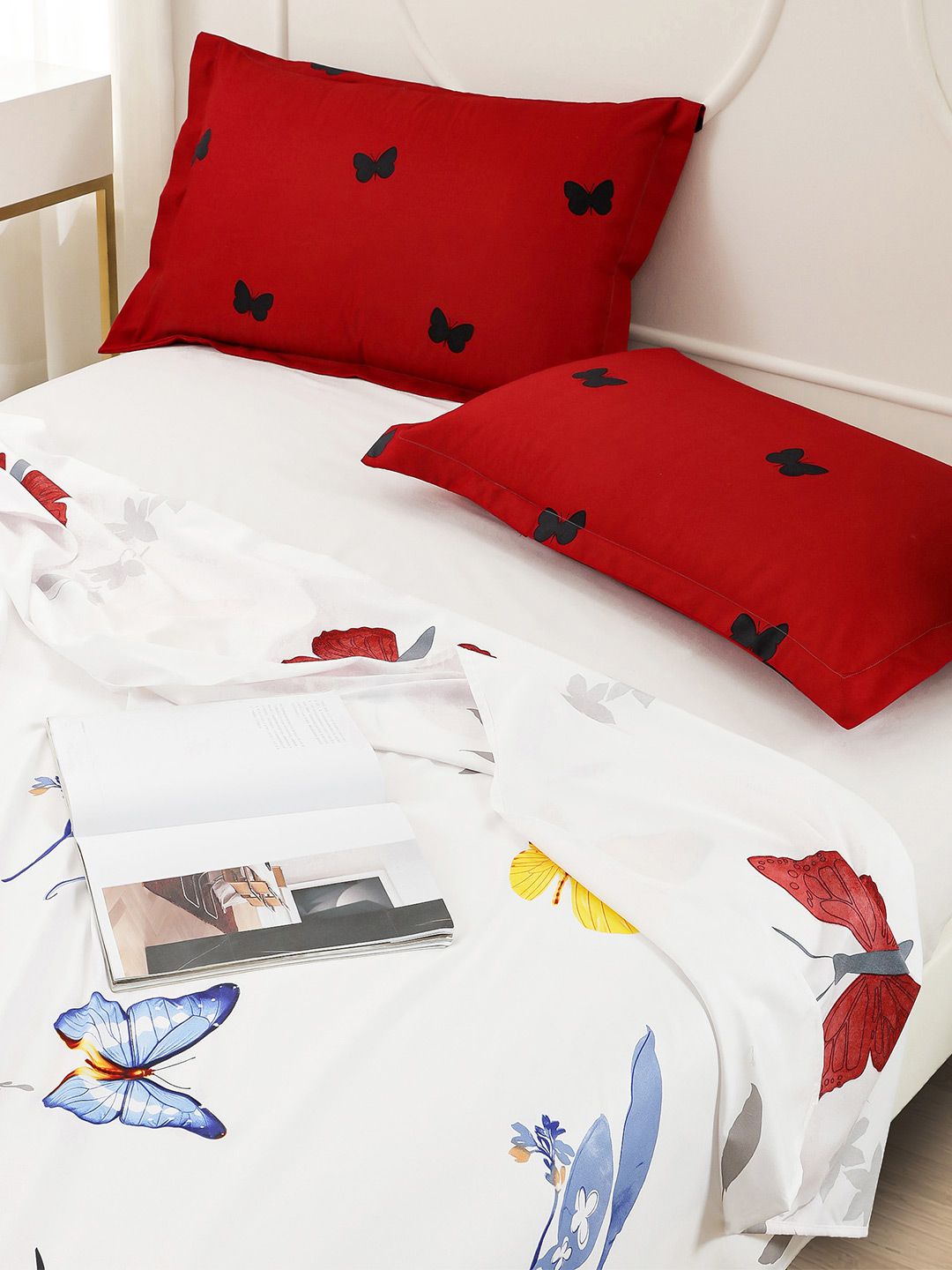 Story@home White & Red Floral Printed 240 TC Satin Finish Queen Bedsheet Set