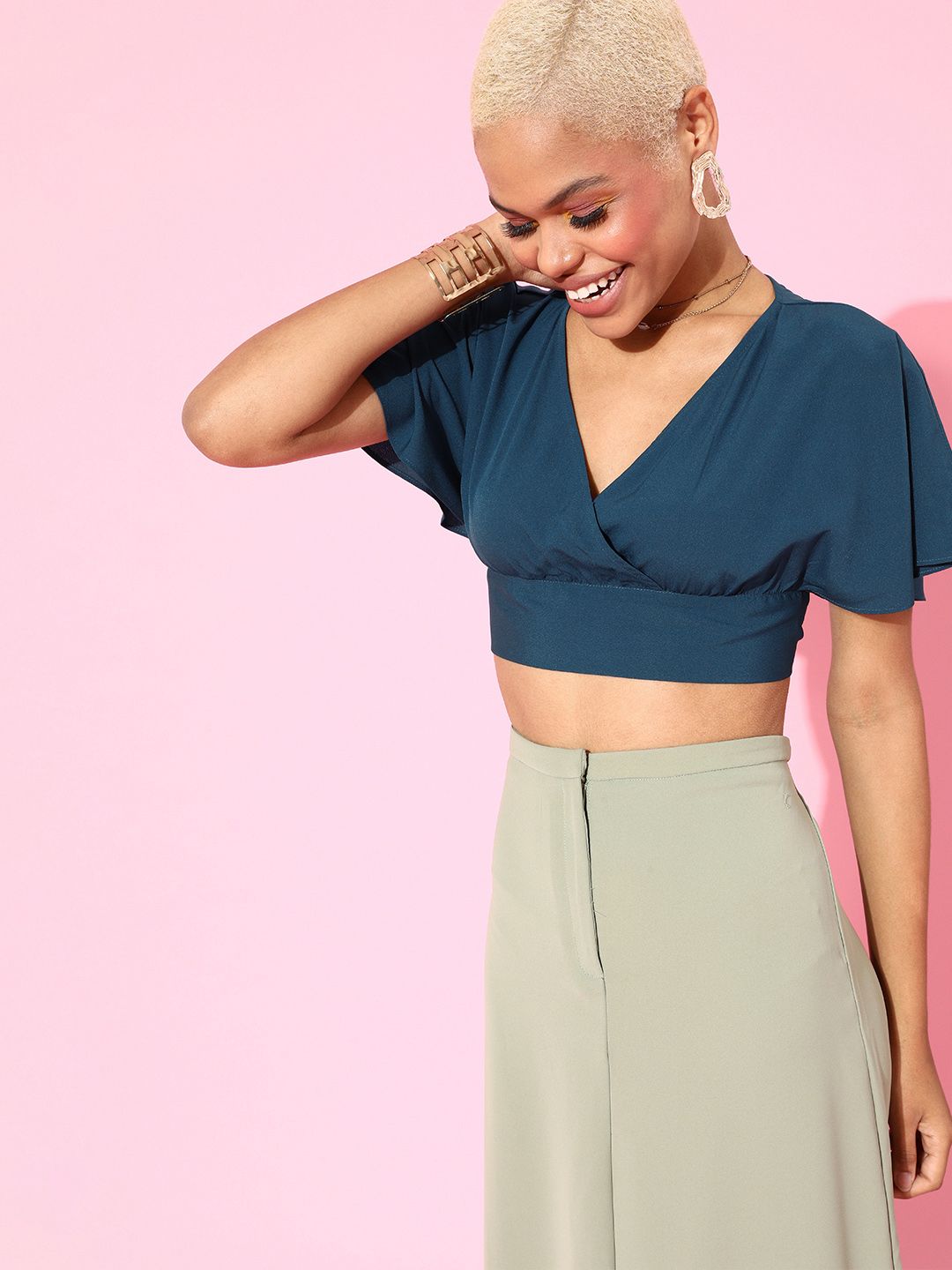 Berrylush Women Stunning Blue Solid Cropped Top