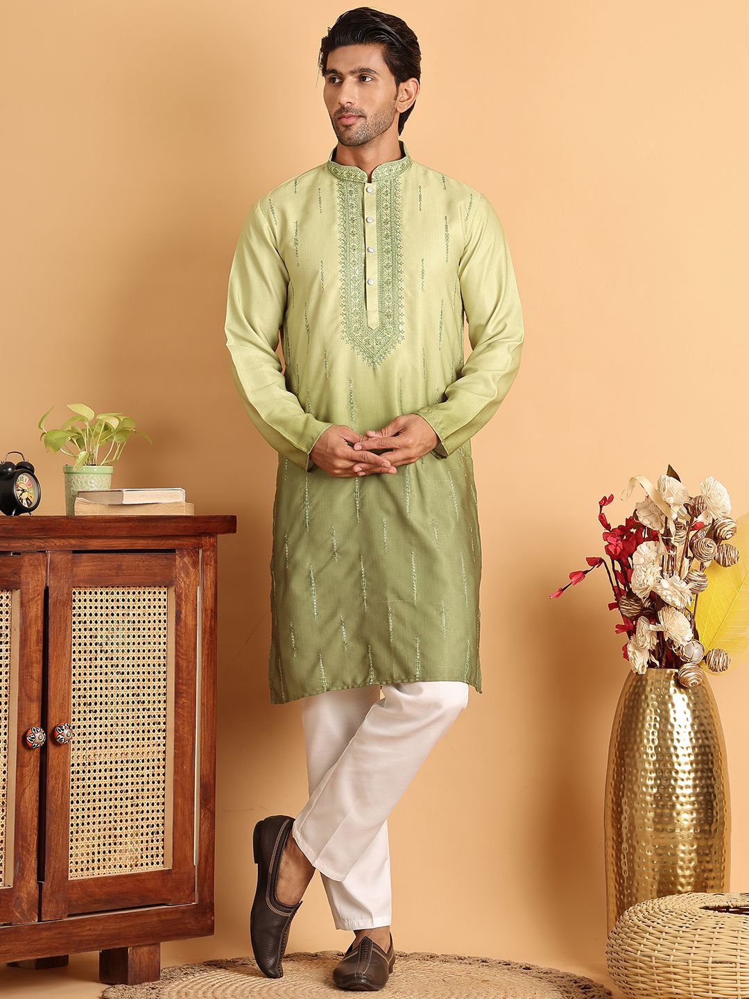 Jompers Men Ethnic Motifs Embroidered Regular Sequinned Kurta with Pyjamas