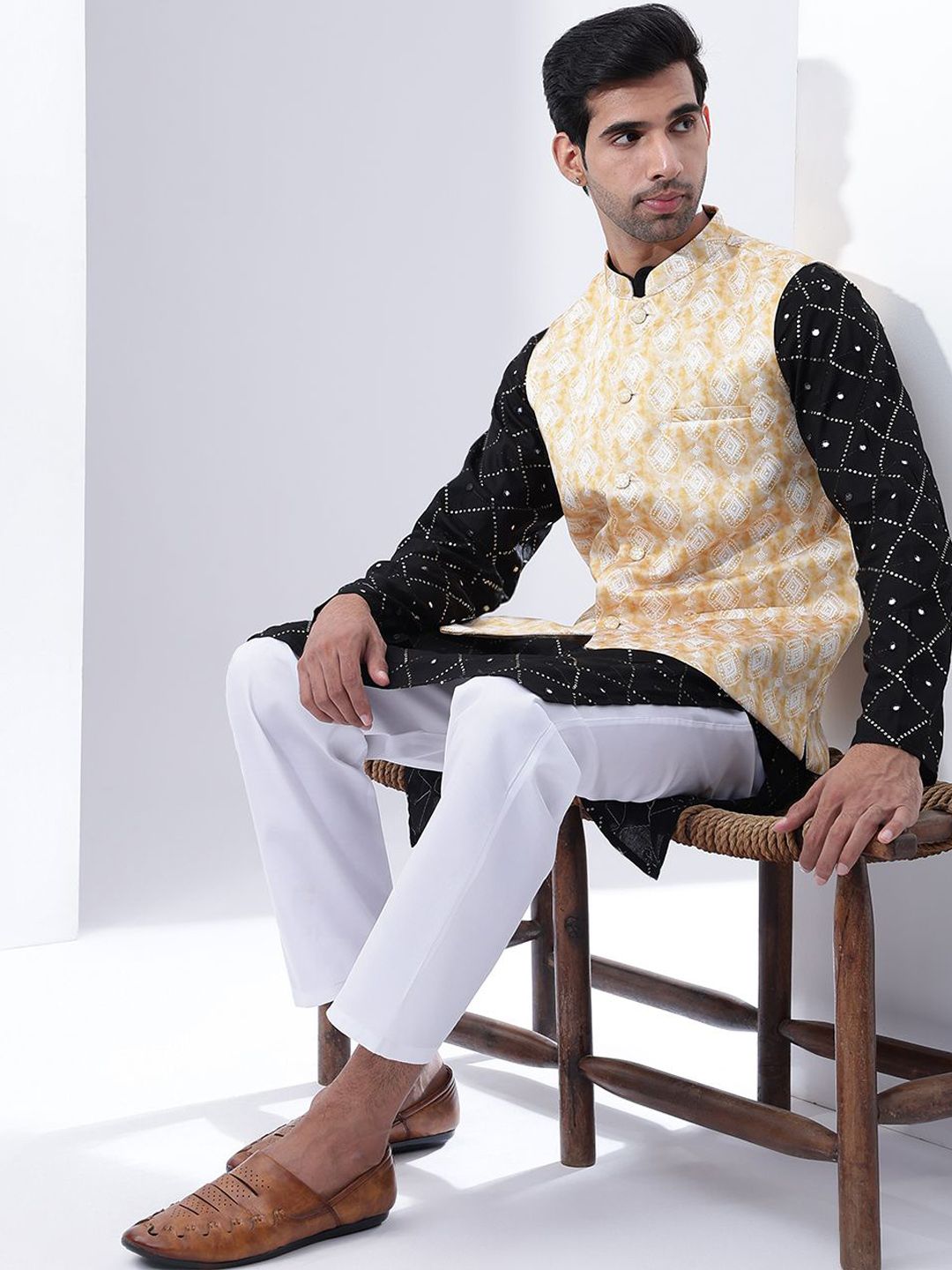 Anouk Geometric Embroidered Sequinned Pure Cotton Kurta & Pyjamas With jacket