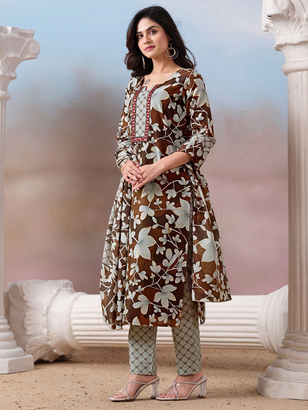 Varanga Women Floral Printed Regular Kurta with Trousers & With Dupatta
