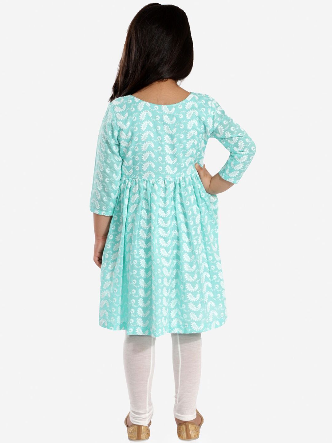 VASTRAMAY Girls Sea Green Embroidered Pure Cotton Kurta with Leggings