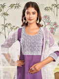 Kalini Reka Bentuk Kukus Floral Sequinned Lurus Kurta dengan Seluar & Dupatta