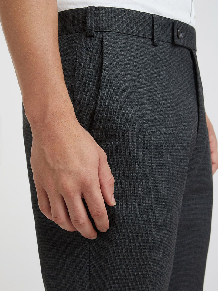 Park Avenue Men Checked Formal Trousers