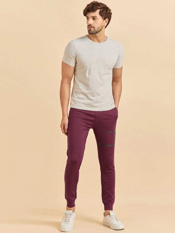 Impian manis lelaki pertengahan joggers