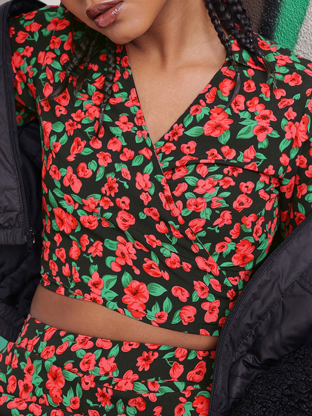 DressBerry Flirtatious Charm Florals Tie-up Wrap Style Crop Top
