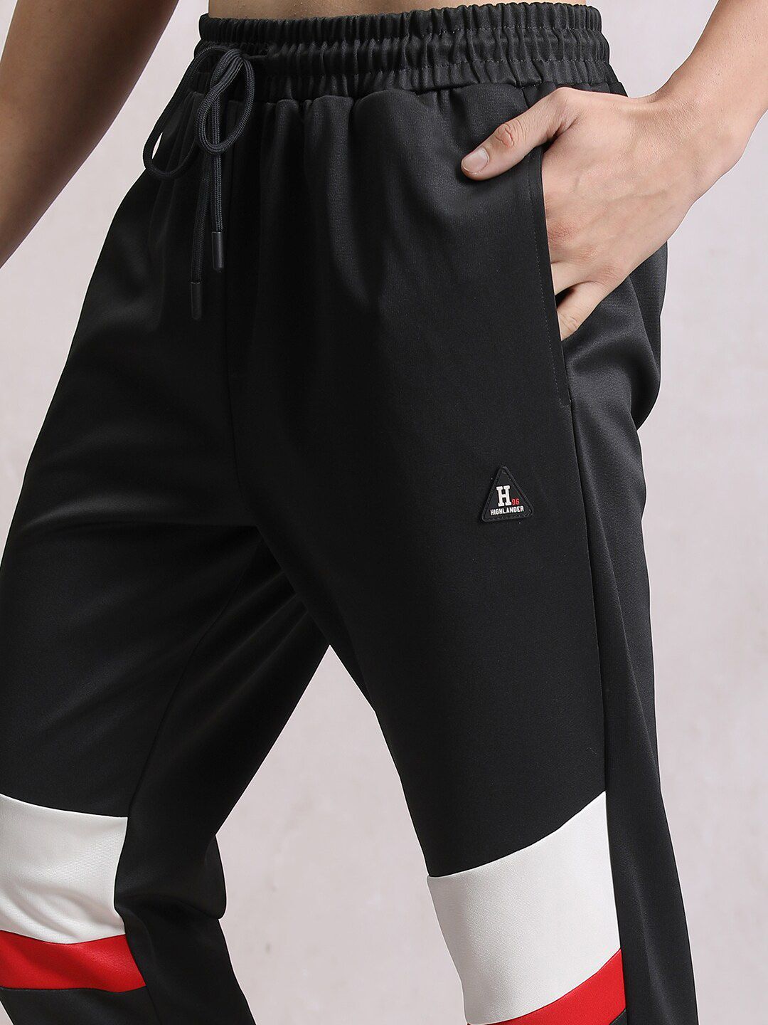 HIGHLANDER Men Colorblocked Mid-Rise Joggers Trousers