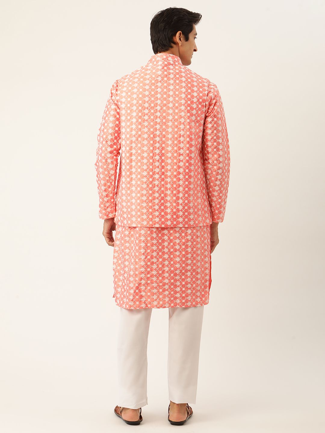 SOJANYA Lelaki Kurta Bersulam Warna Peach & Putih dengan Piyama & Jaket Nehru