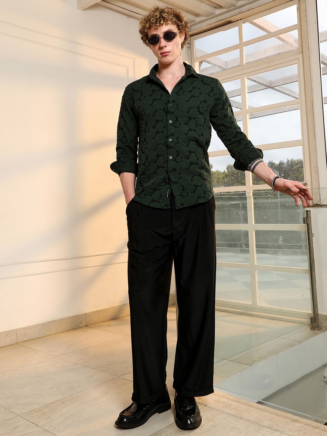 Campus Sutra Comfort Textured Floral Spread Collar Casual Shirt