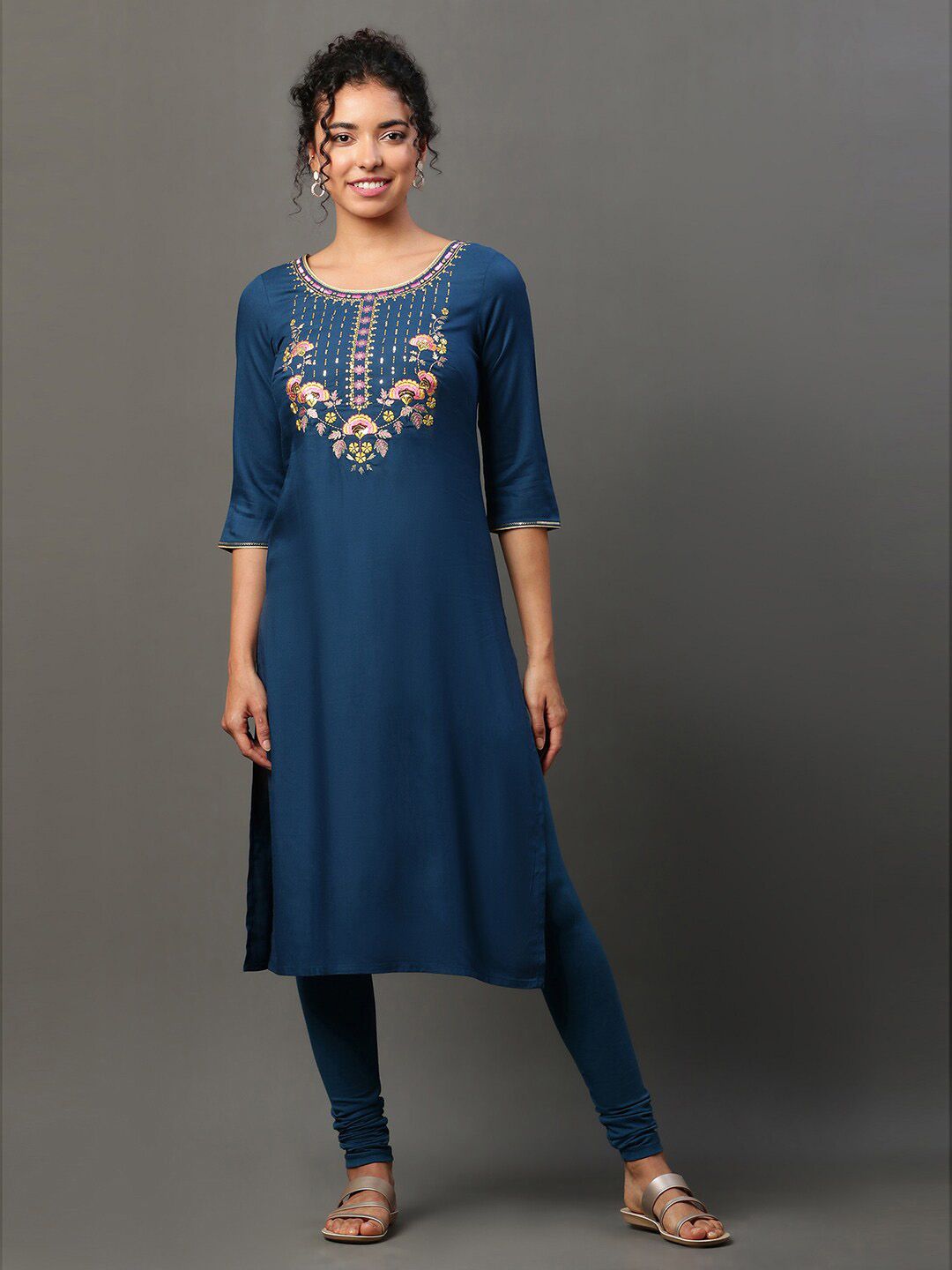 AURELIA Floral Yoke Design Thread Work Straight Kurta