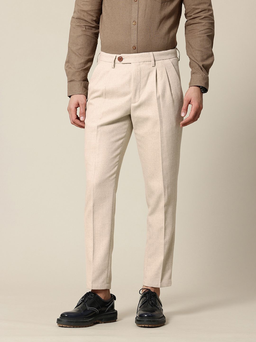 Mr Bowerbird Men Tailored Fit Textured Pleated Trousers