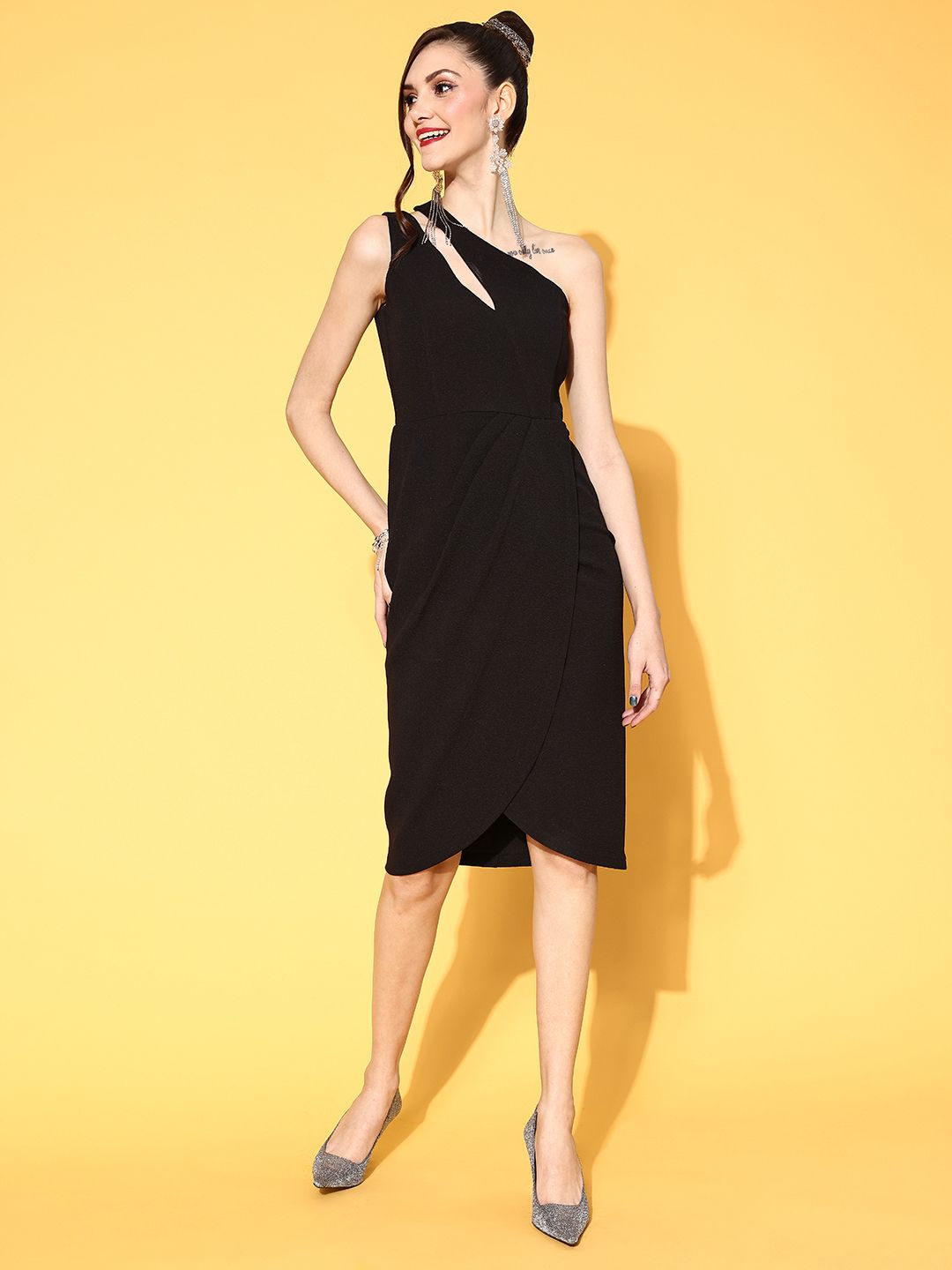 Berrylush Women Stylish Black Solid New Neckline Dress