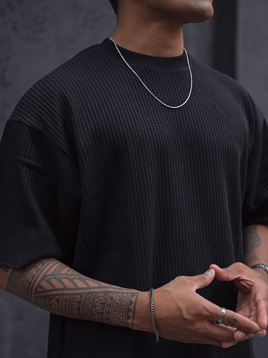 Powerlook Men Solid Oversized Round Neck T-shirt