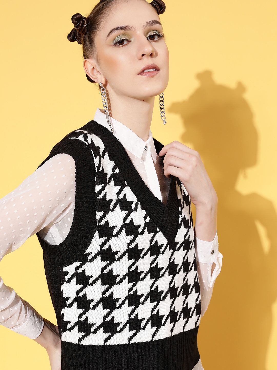 SASSAFRAS Women Black & White Houndstooth Design Sweater Vest