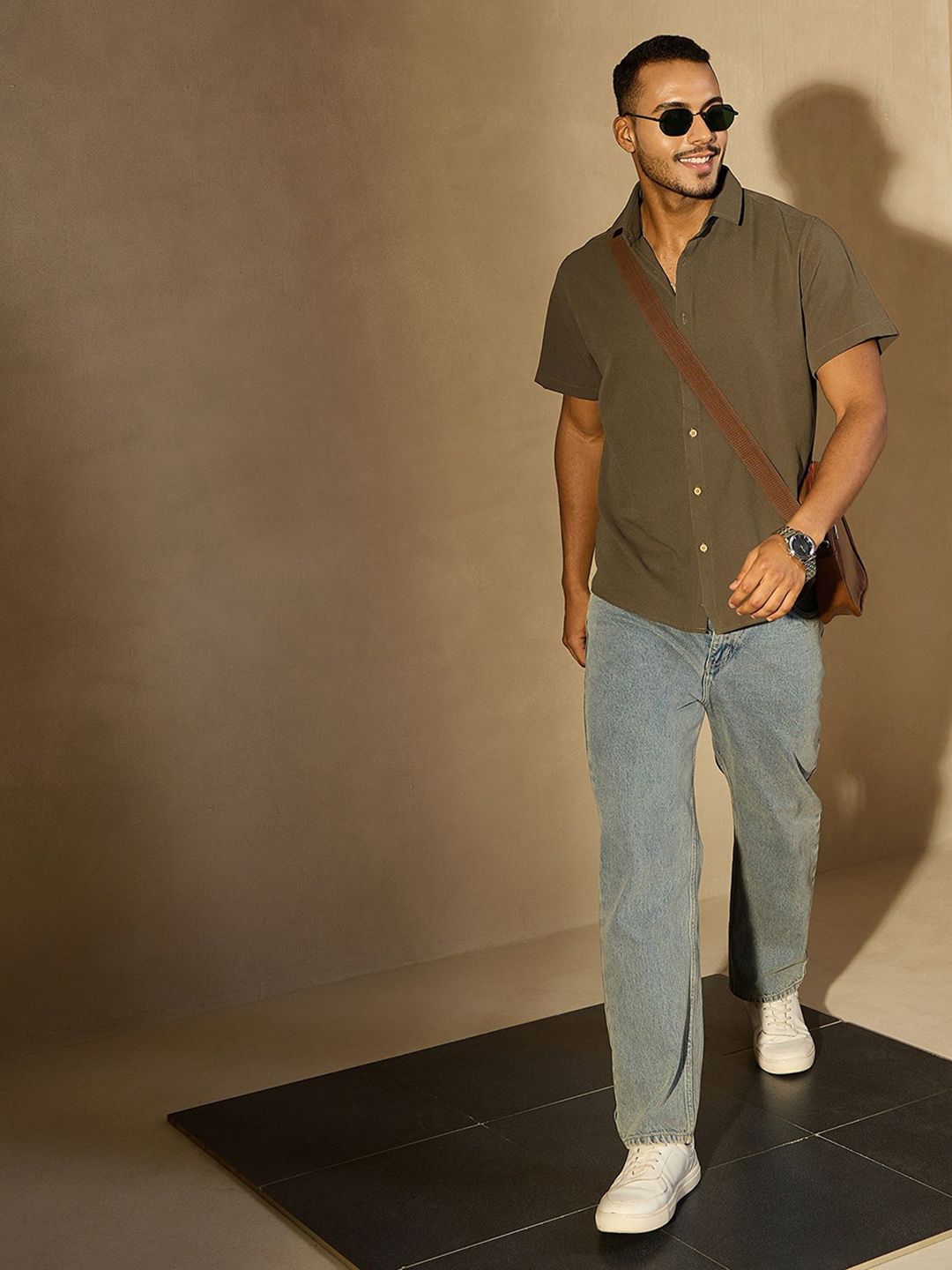DENNISON Men Self Design Oversized Spread Collar Short Slevees Casual Shirt