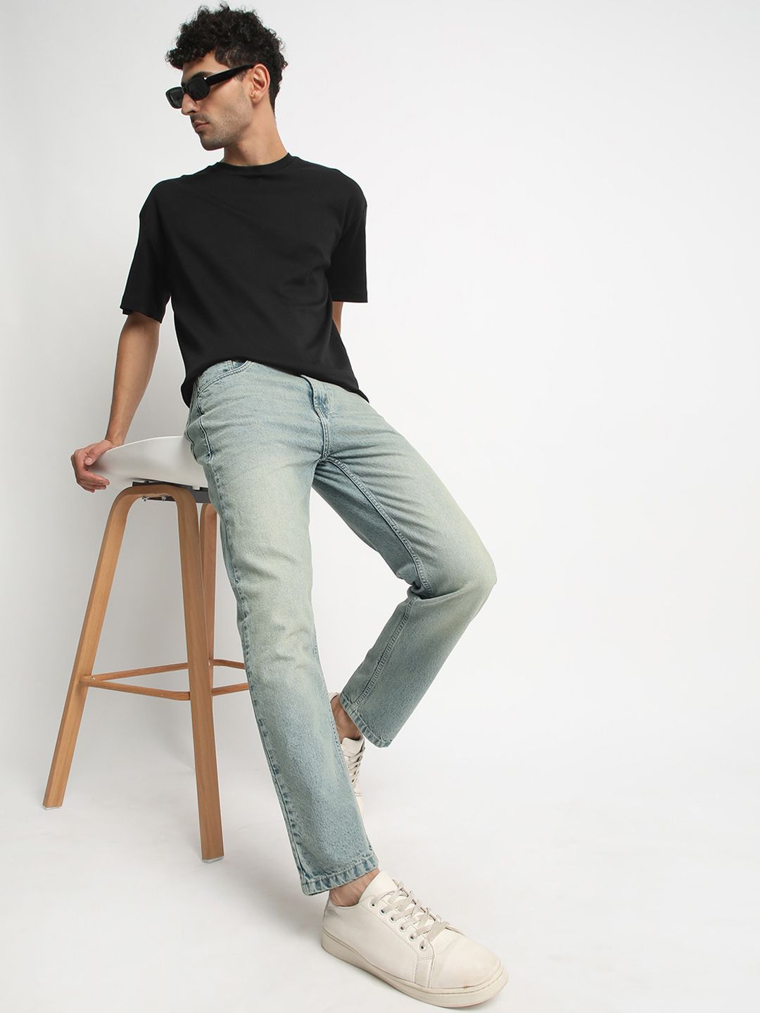 Bene Kleed Men Relaxed Fit Clean Look Heavy Fade Whiskers Pure Cotton Tinted Jeans