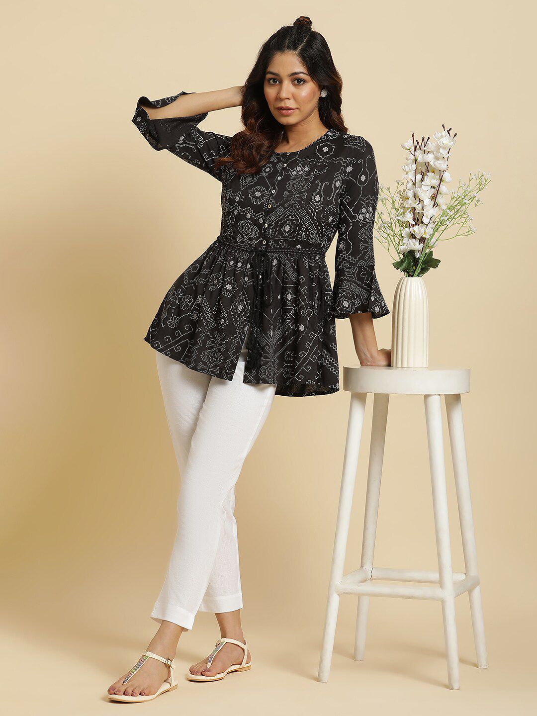 W  Floral Printed Round Neck Regular Top