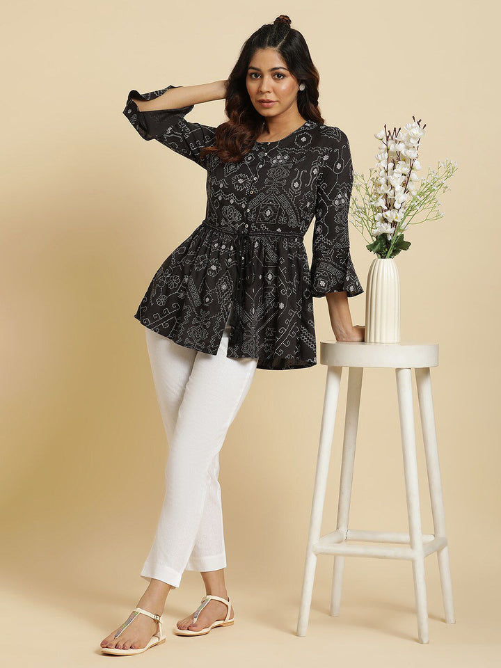W  Floral Printed Round Neck Regular Top