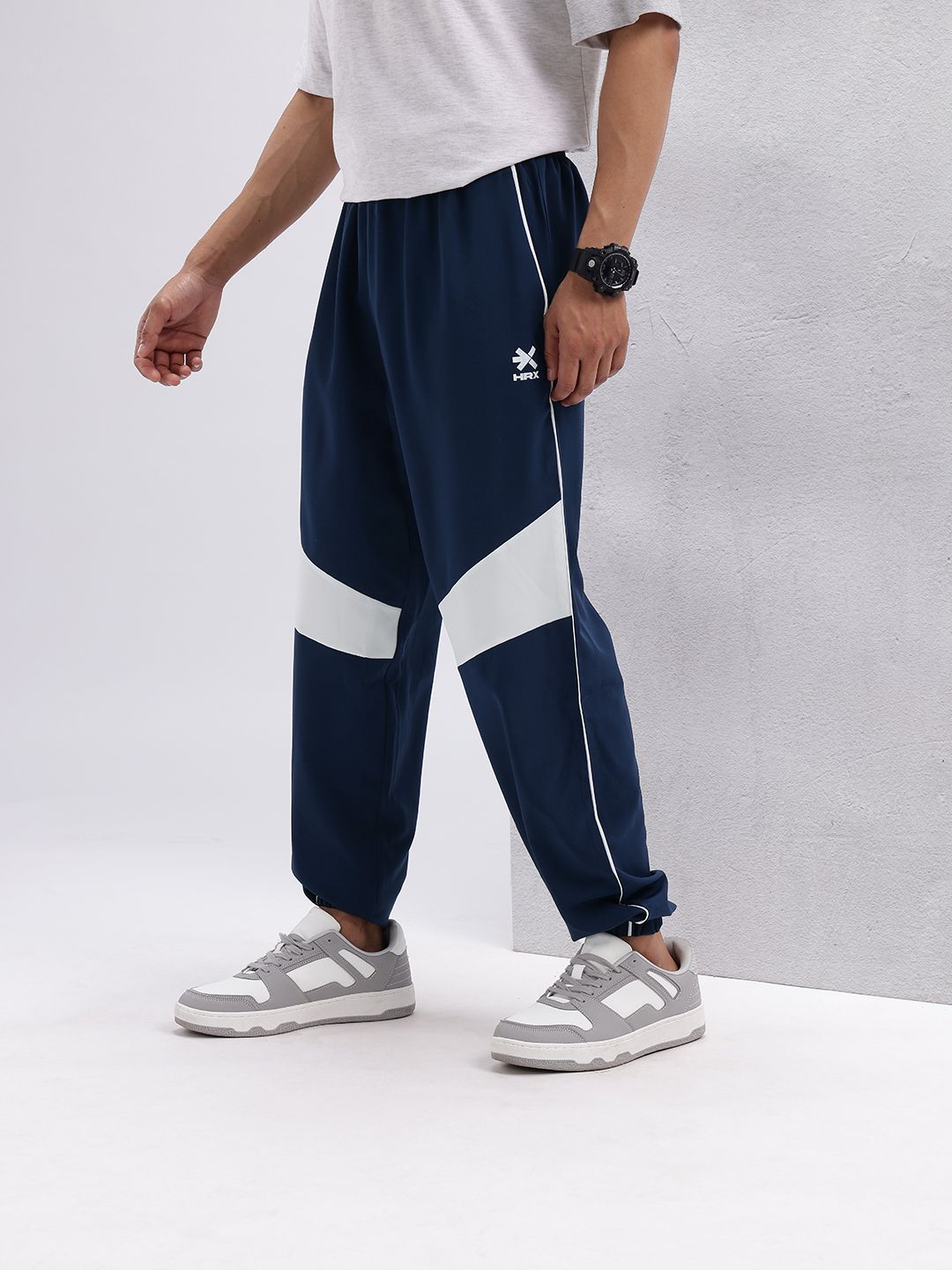 HRX by Hrithik Roshan Men Lifestyle Contrast Piping Detail Joggers