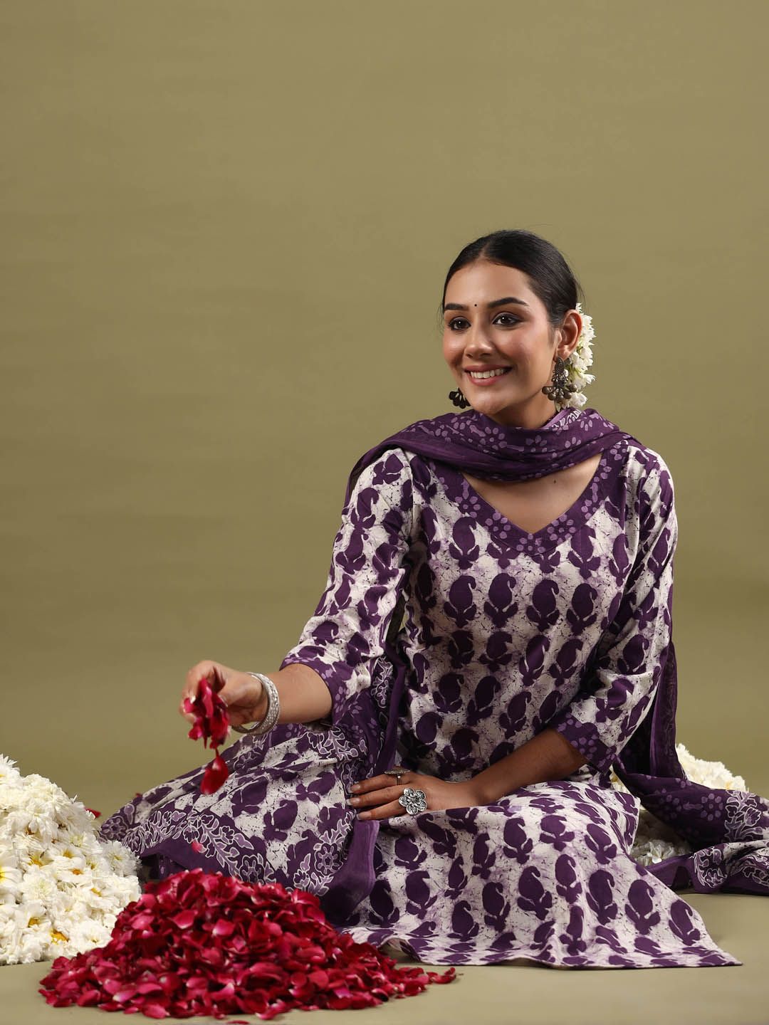 Indo Era V-Neck Paisley Printed Regular Pure Cotton Kurta Set