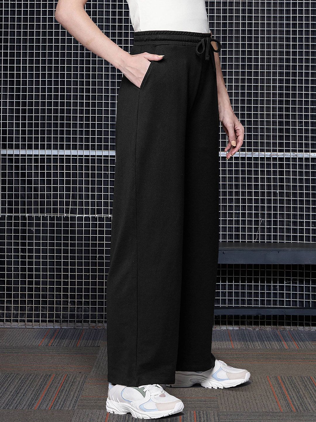 SASSAFRAS Women Black Cotton Relaxed fit Track Pants