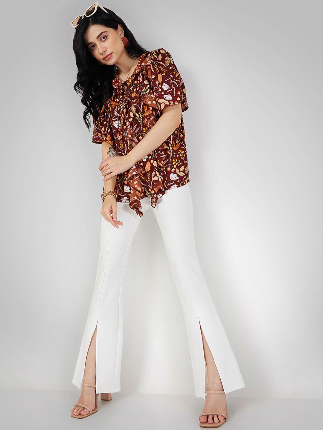 SASSAFRAS Women White Slim Fit Mid Rise Trousers