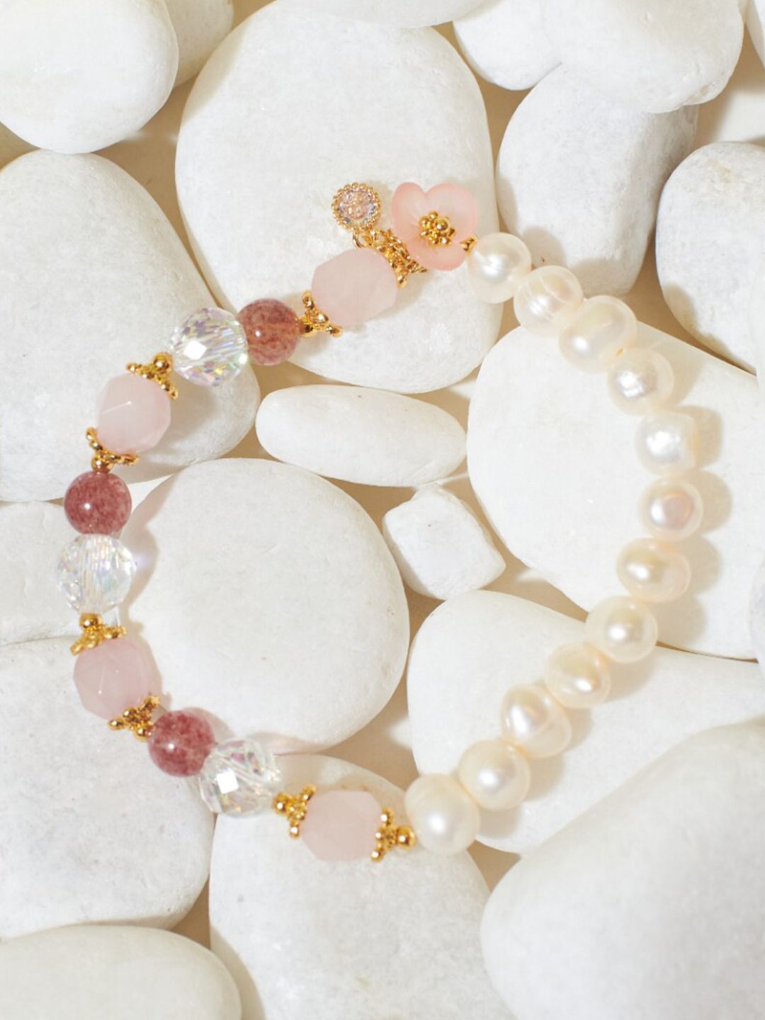 Gelang kristal wanita asin