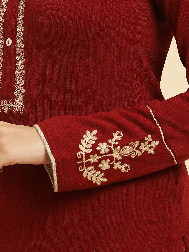 W Floral Yoke Design Thread Work Regular Kurta with Leggings