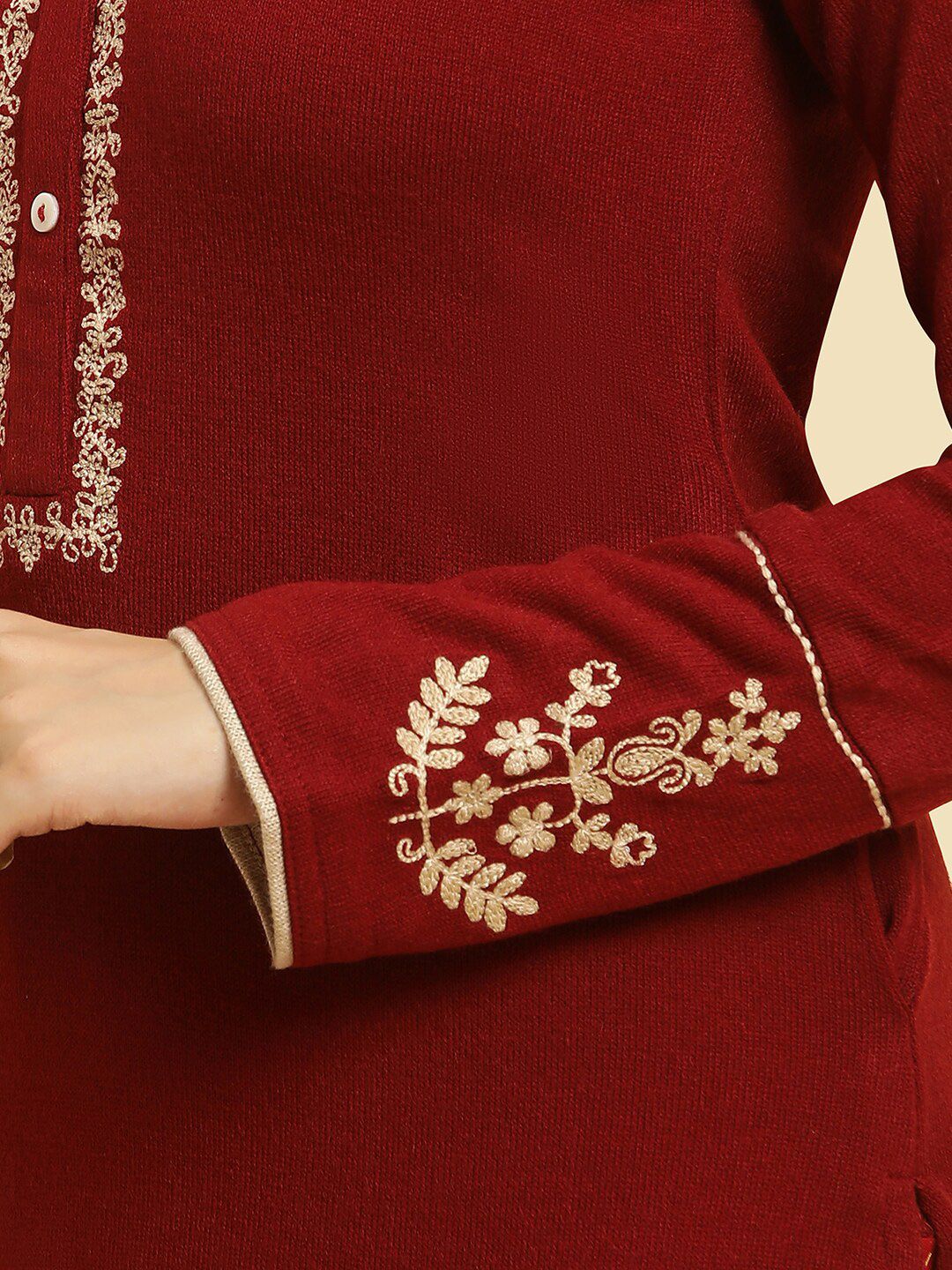 W Floral Yoke Design Thread Work Regular Kurta with Leggings